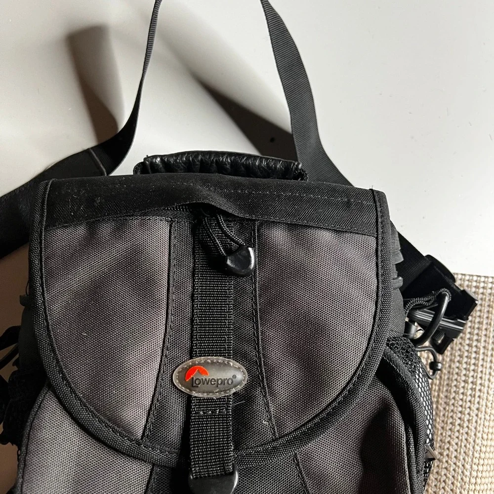 Lowepro EX 140 Camera Bag Black Gray Padded Shoulder Strap Belt Loop Case